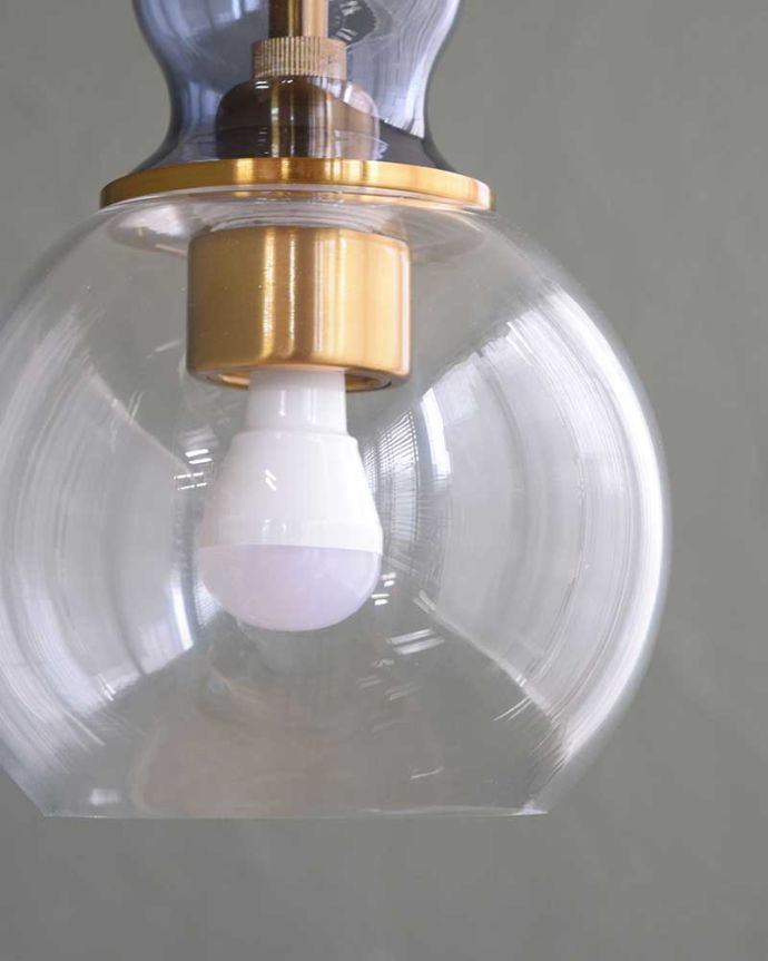 キラッと輝くゴールド色のソケット