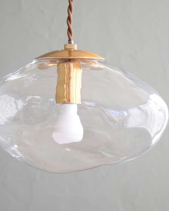 雲のオブジェのようなペンダントライト