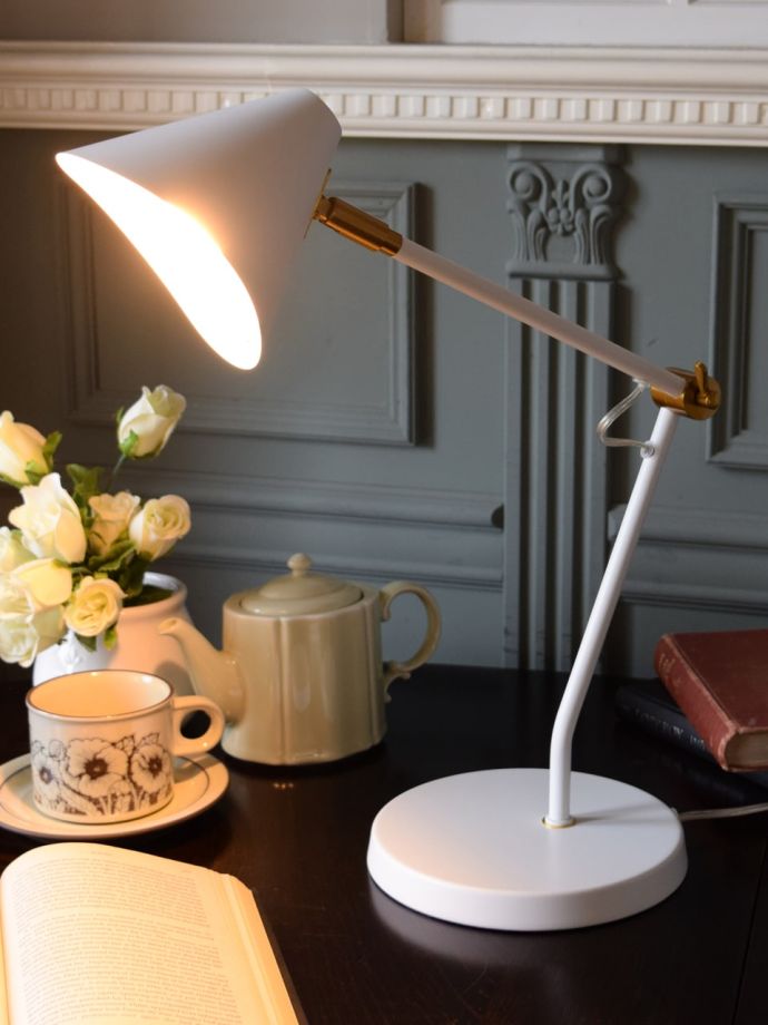 ビンテージ風のデスクライト