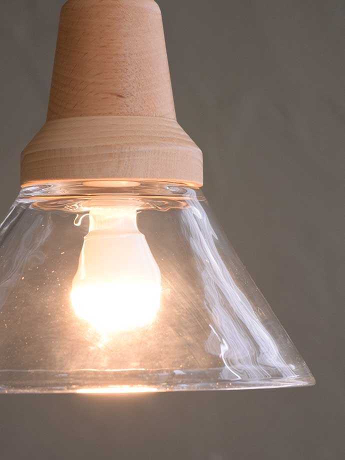 あたたかいペンダントライトの灯り