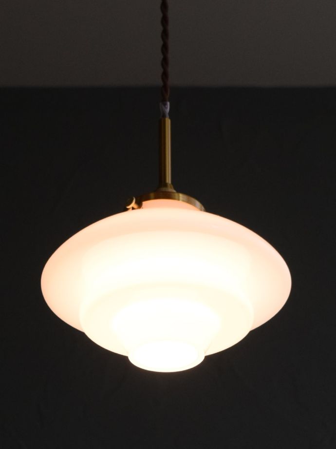 ペンダントライトからの優しい灯り