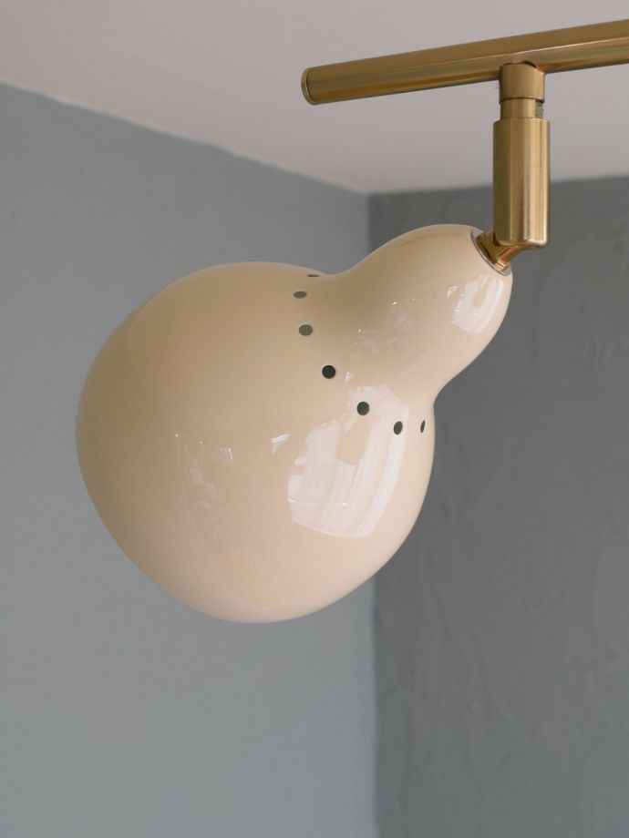 スポットライトの角度調節