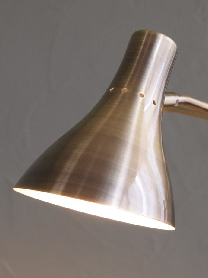 点灯後のスチールシェード