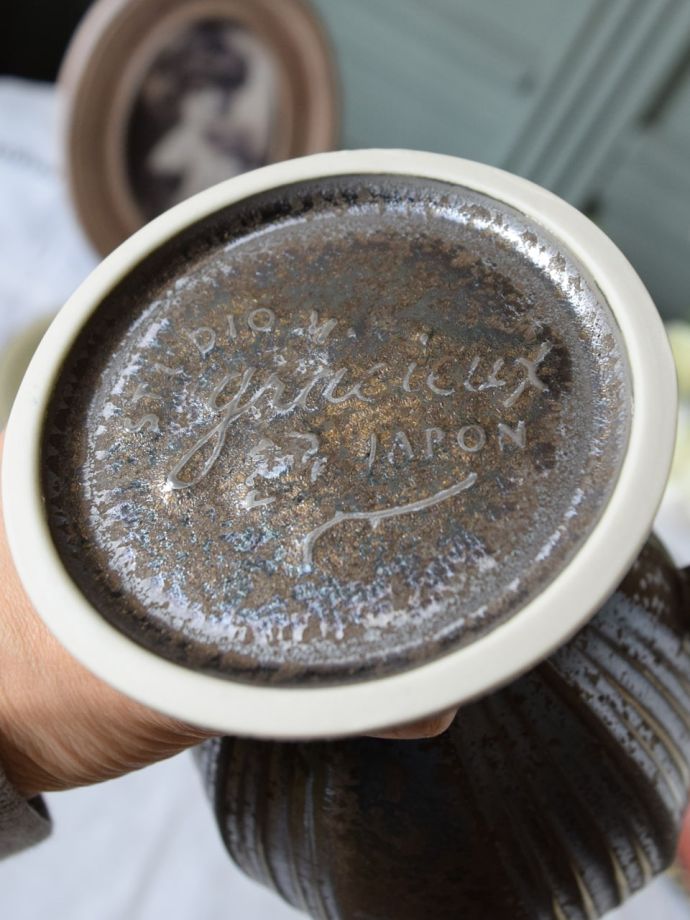 スタジオエムのバックスタンプ