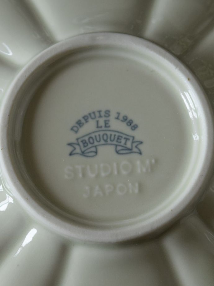 スタジオエムのバックスタンプ