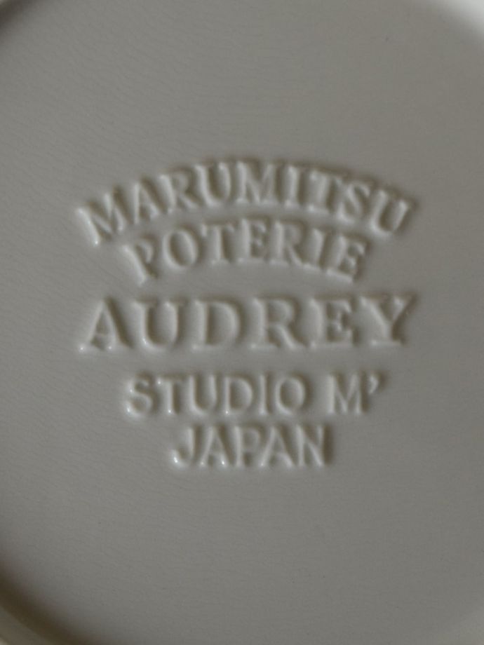 スタジオエムのバックスタンプ