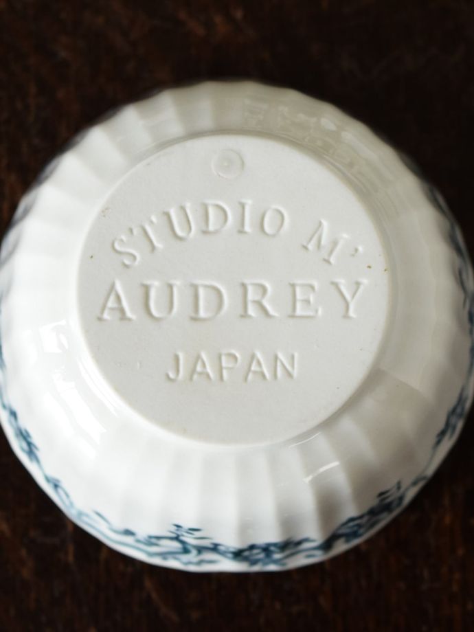 スタジオエムのバックスタンプ