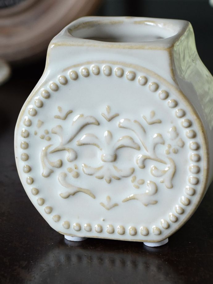 アンティーク風のフラワーベース