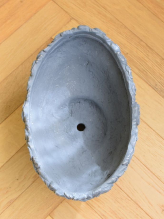 アンティーク調のプランター