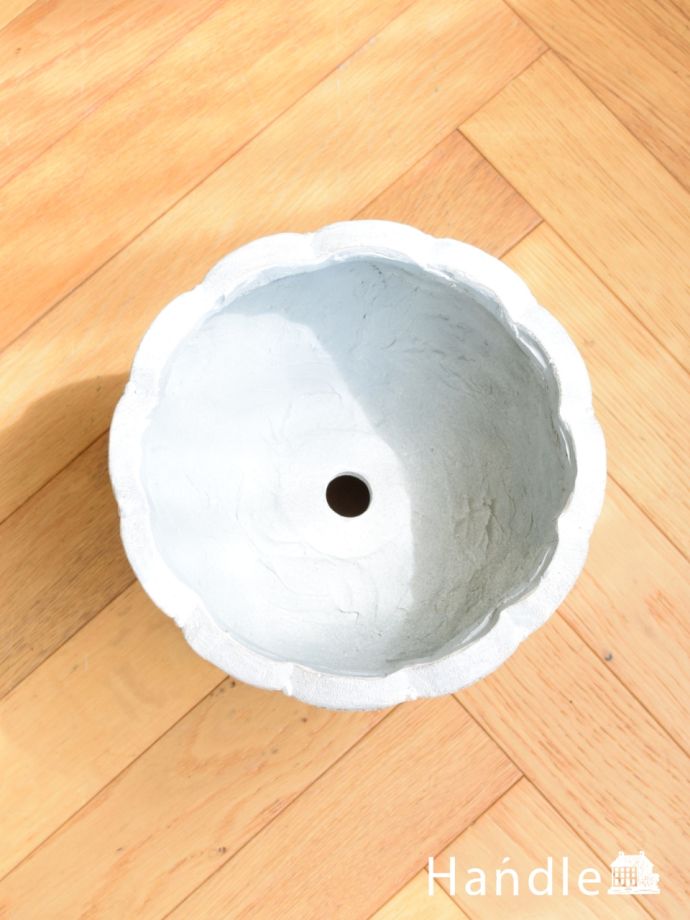 アンティーク調のプランター