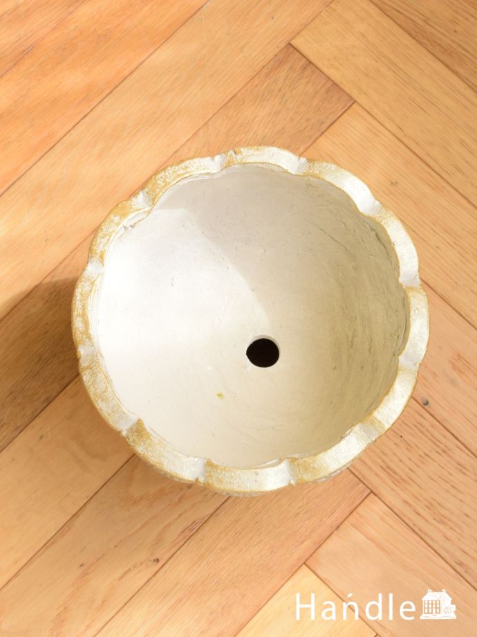 アンティーク調のプランター