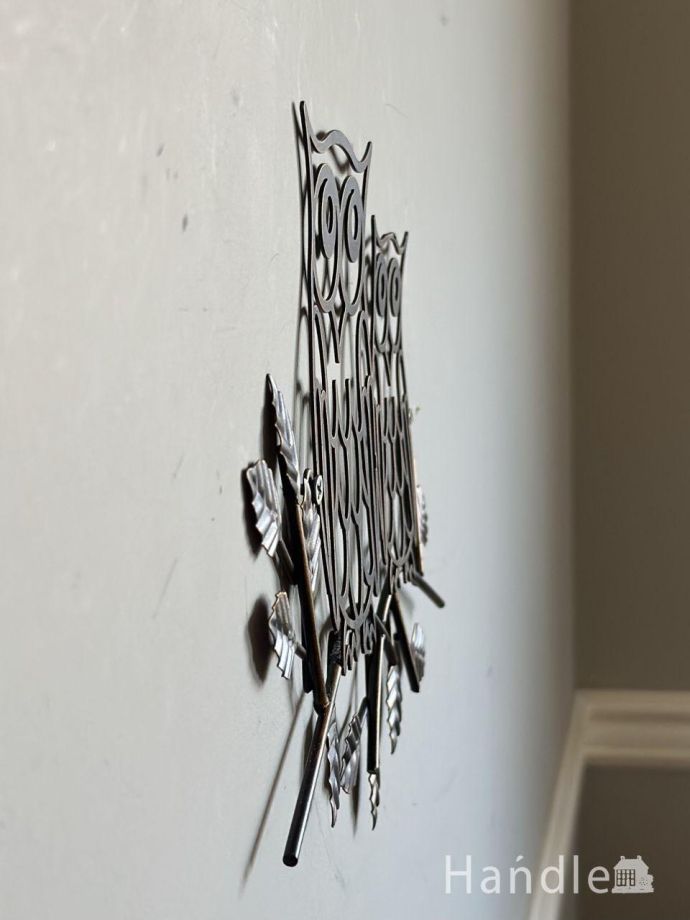 壁掛けパネルの横から