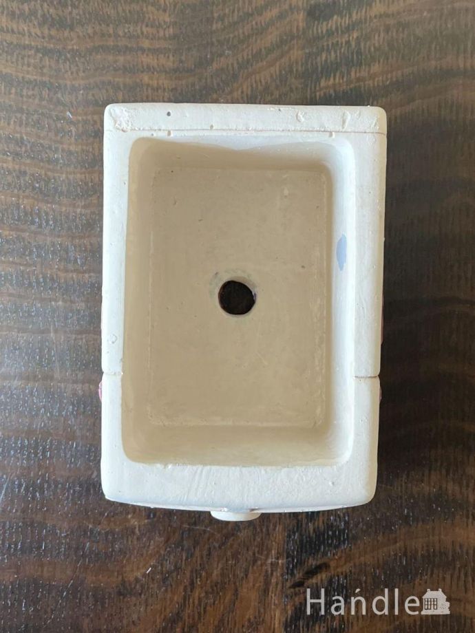 アンティーク調のプランター