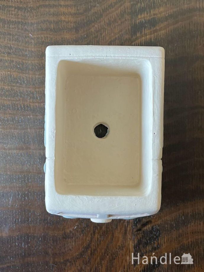 アンティーク調のプランター