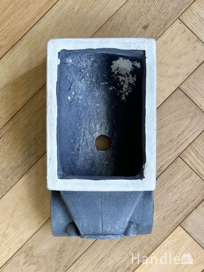 アンティーク調のプランター