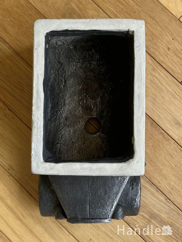 アンティーク調のプランター