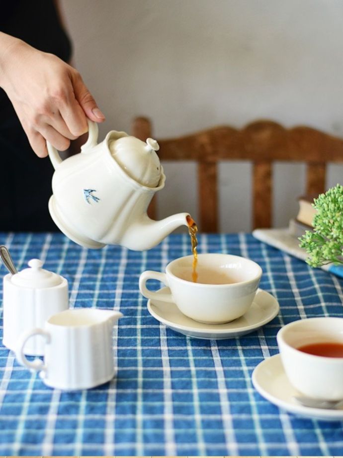 フランスアンティーク調のティーポット