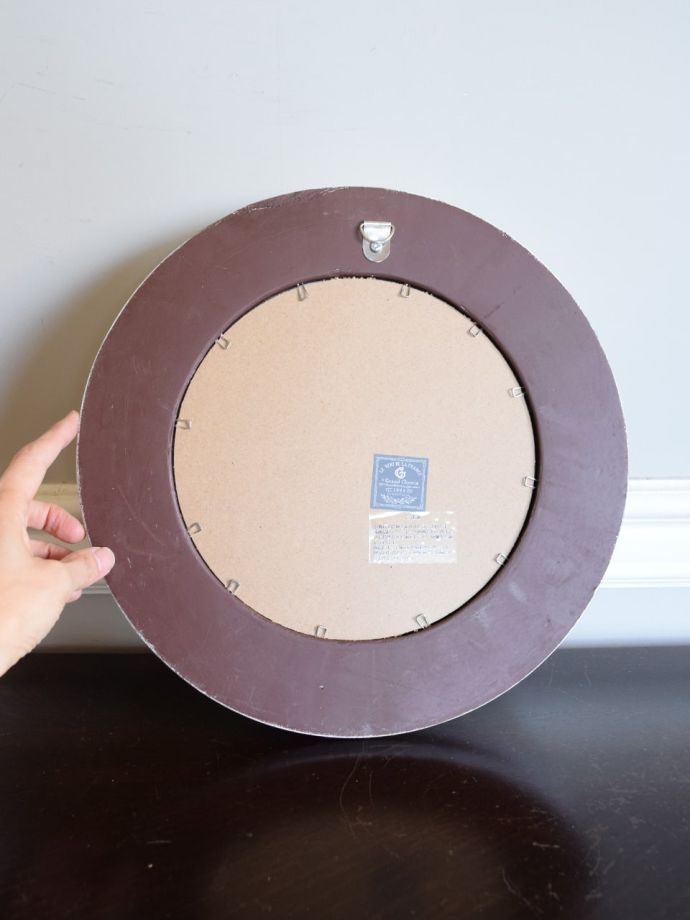 ウォールミラーの後ろ姿