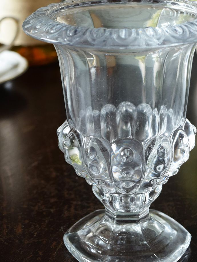 アンティーク風のフラワーベース