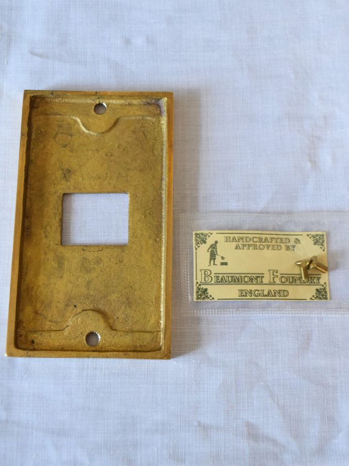 スイッチプレートの裏側