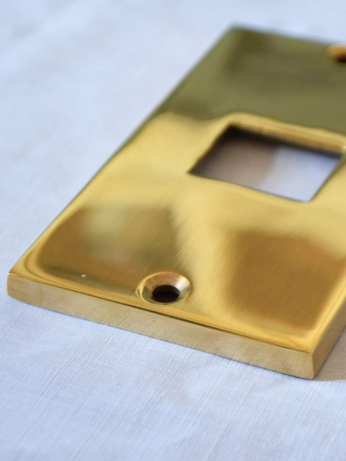 真鍮製のおしゃれなスイッチカバー