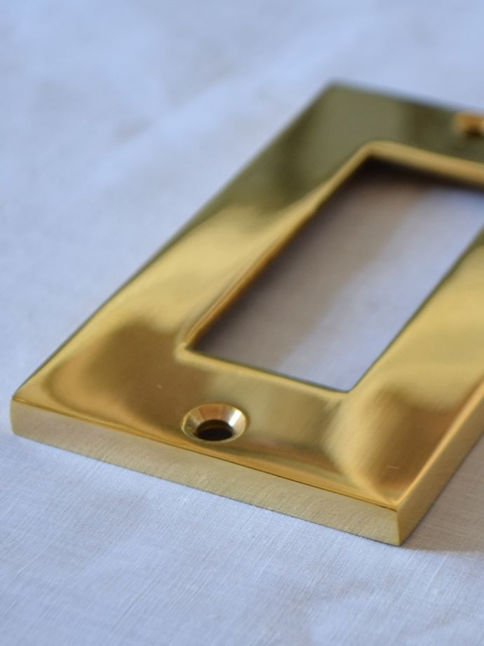 真鍮製のおしゃれなスイッチカバー