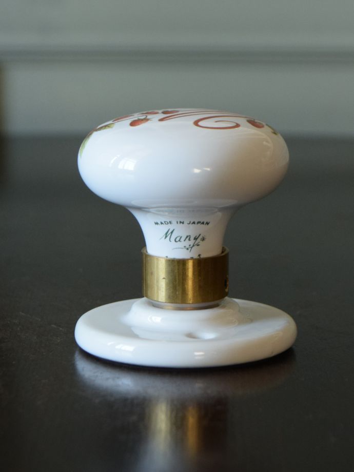 ドアノブを横から見ると