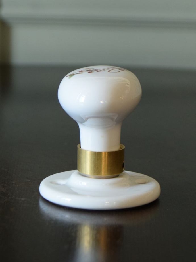 ドアノブを横から見ると