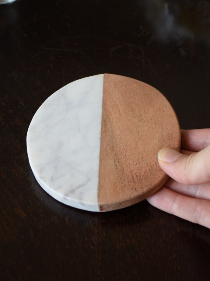 丸形のコースター