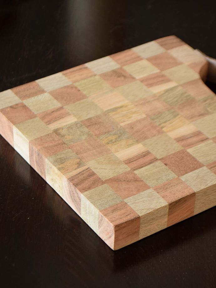 ダミエ模様のカッティングボード