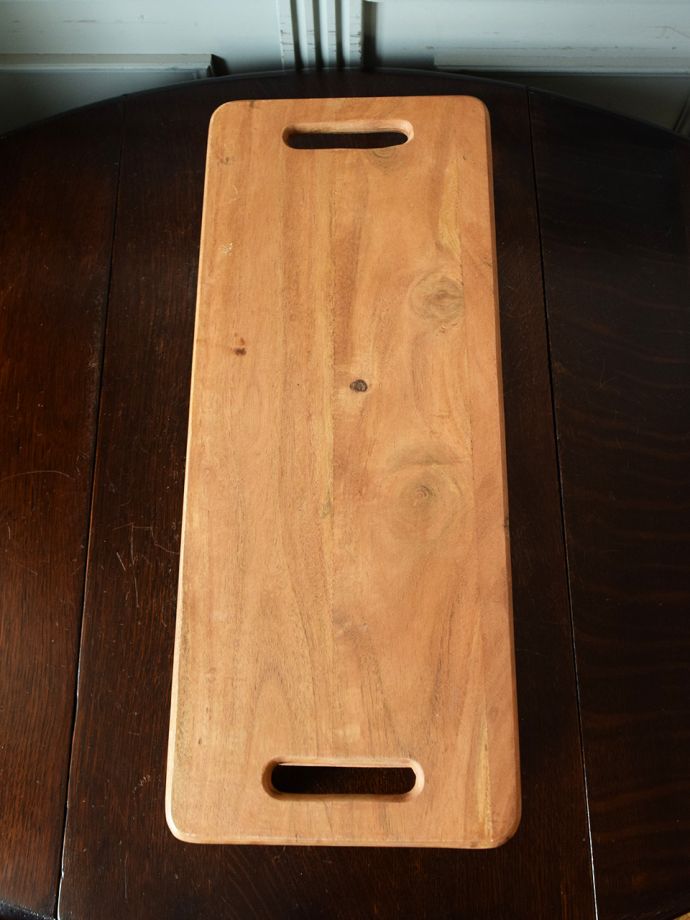持ち手付きの木製トレイ