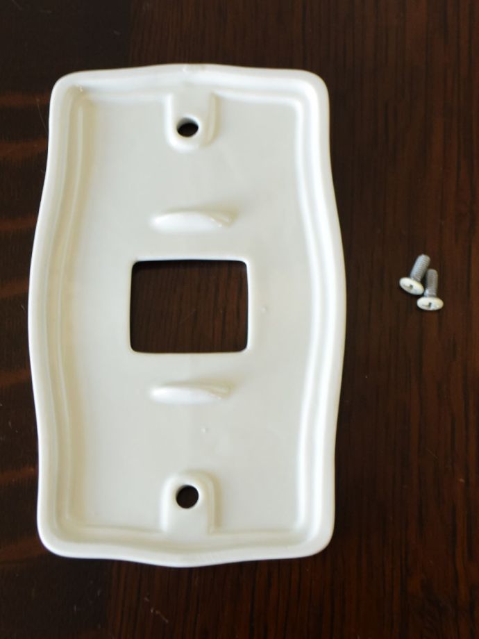 アンティーク風のスイッチカバー