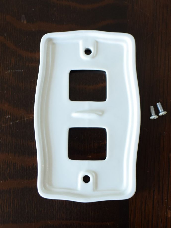 アンティーク風のスイッチカバー