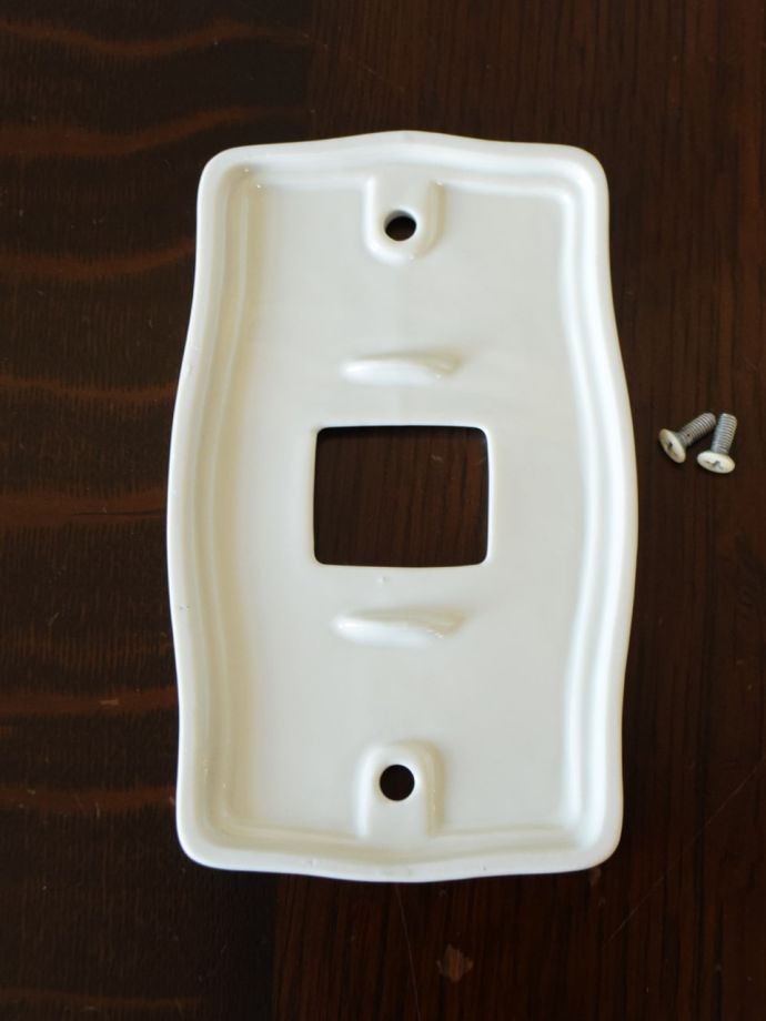 アンティーク風のスイッチカバー
