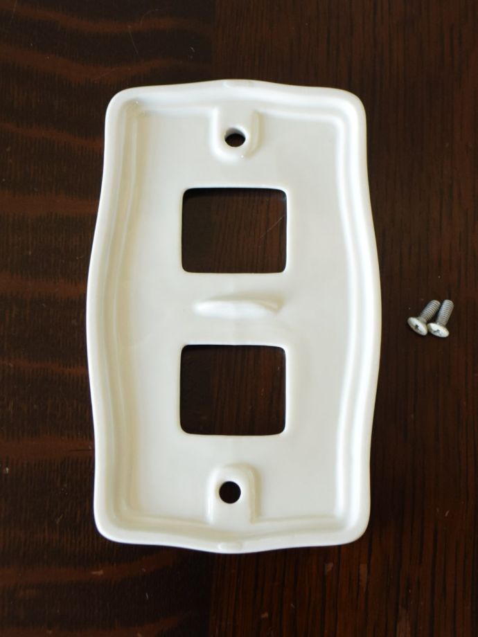 アンティーク風のスイッチカバー