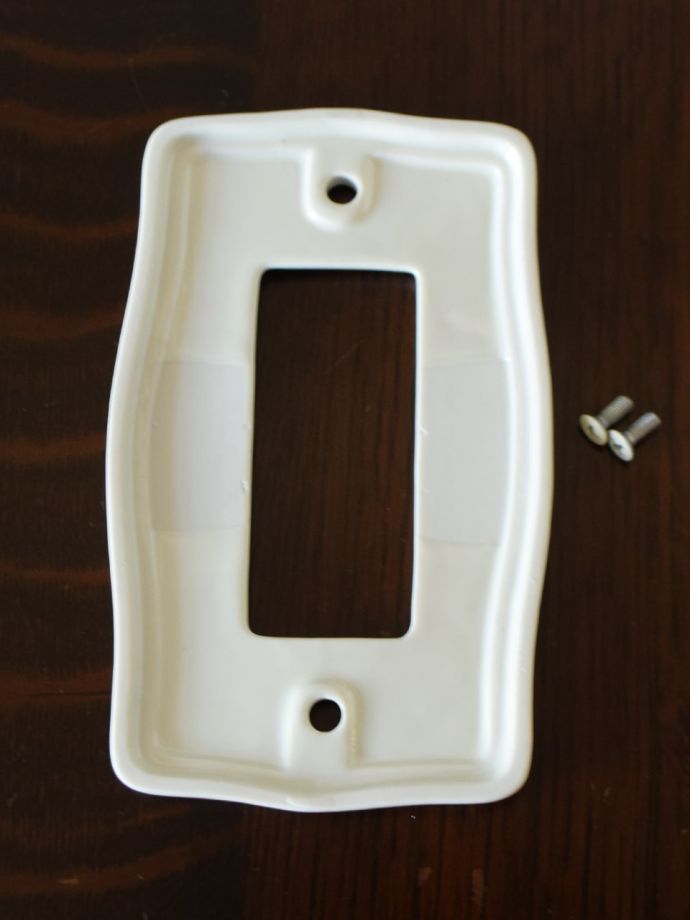 アンティーク風のスイッチカバー