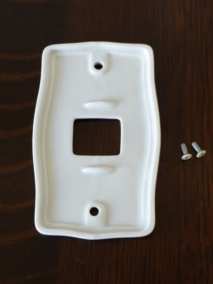 アンティーク風のスイッチカバー