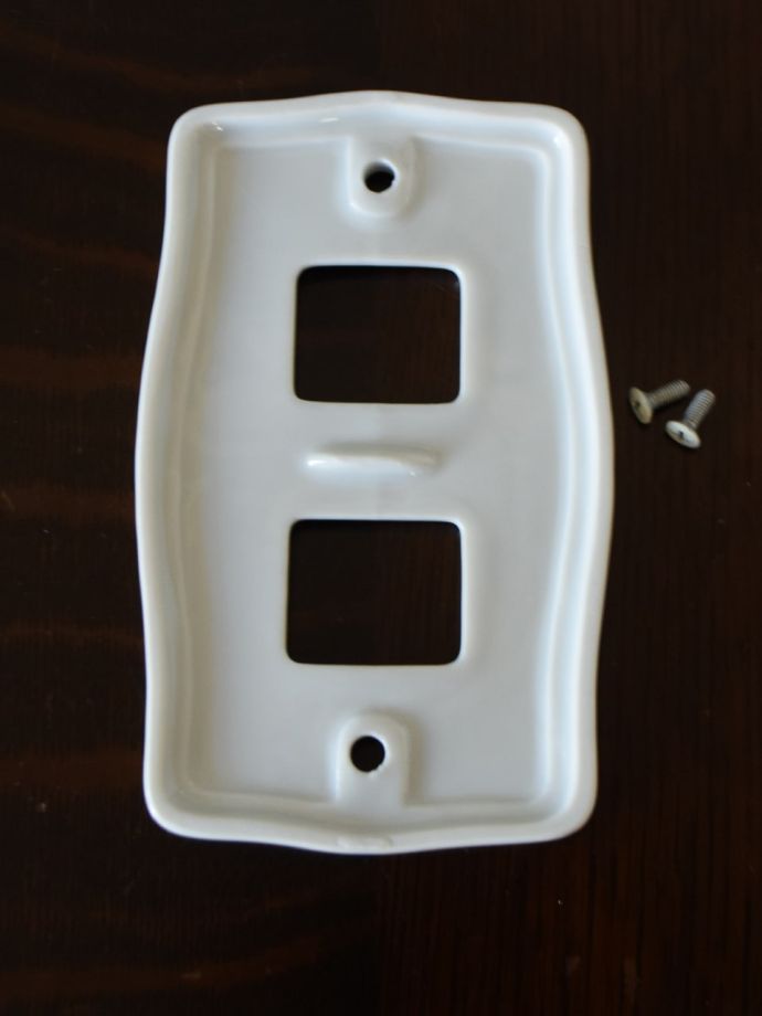 アンティーク風のスイッチカバー