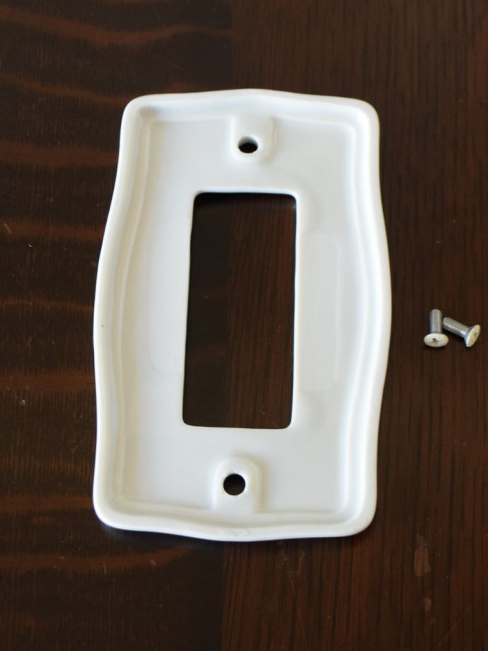 アンティーク風のスイッチカバー