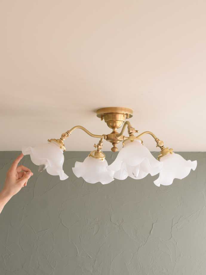 おしゃれな真鍮製のシャンデリア