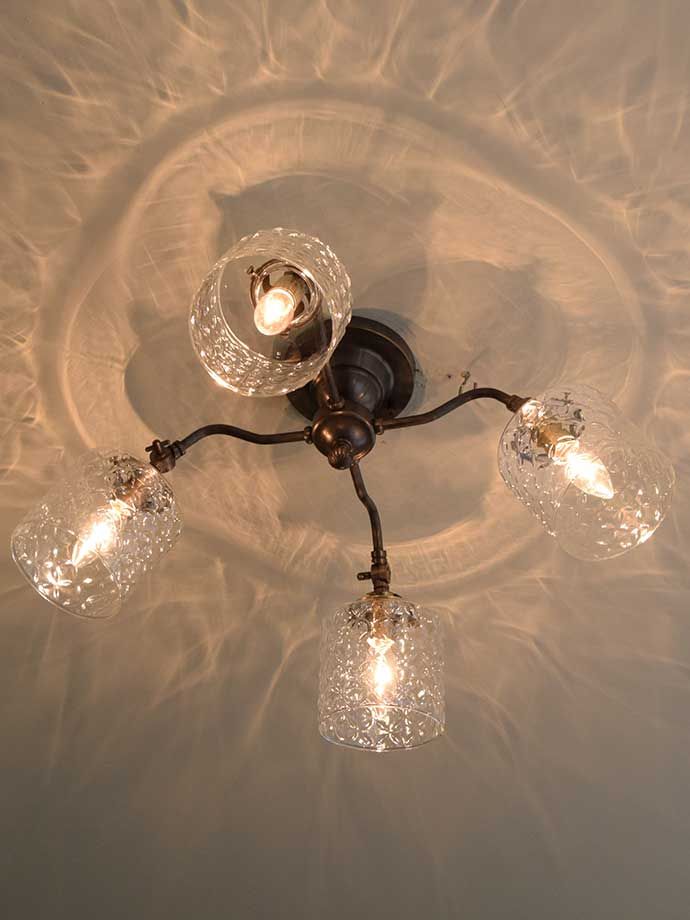 アンティーク風のシーリング照明