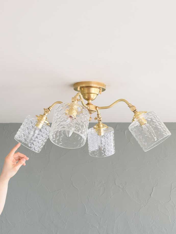 おしゃれな真鍮製のシャンデリア