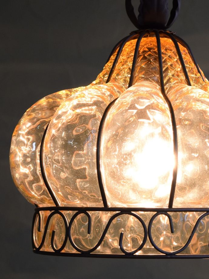 ムラーノガラスシェードからの灯り