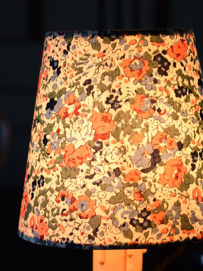 お花柄の布シェード