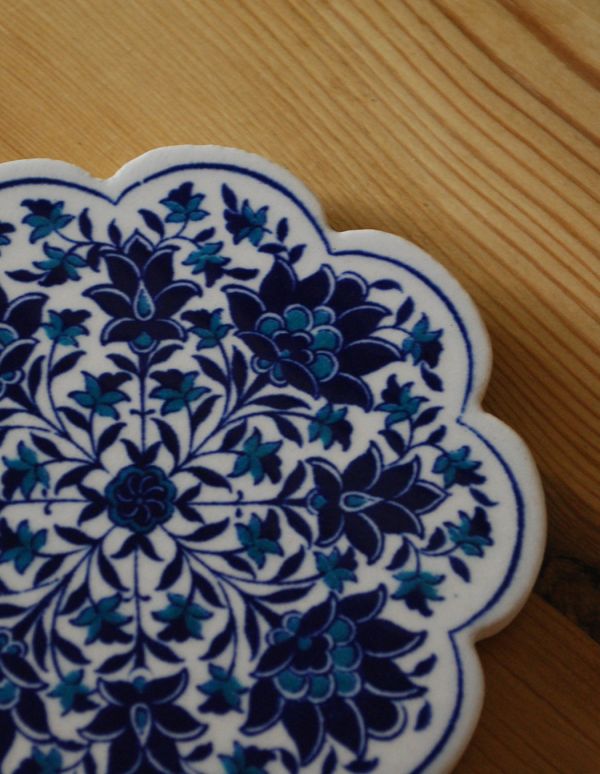 ランチョンマット・コースター　インテリア雑貨　トルコ製のイズニックコースター　ロータス（04）　。色鮮やかで惹きこまれる美しさがあります。(n3-067)