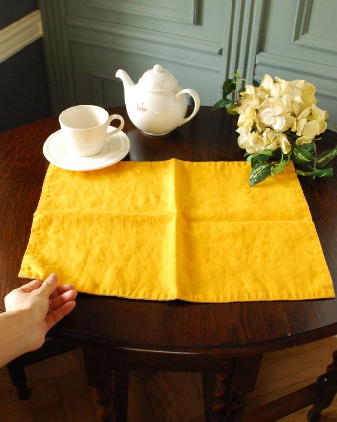 ダイニング雑貨 インテリア雑貨 リネン素材のおしゃれなインテリア雑貨、両面使えるランチョンマット(イエロー×ライトグリーン) 大きさはコレくらい吸水性と速乾性に優れたリネン。(n3-102)