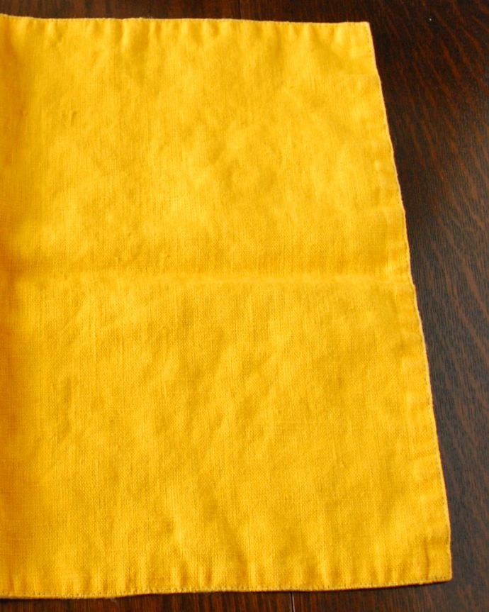 ダイニング雑貨 インテリア雑貨 リネン素材のおしゃれなインテリア雑貨、両面使えるランチョンマット(イエロー×ライトグリーン) リネン素材のランチョンマットいろんな場所で便利に使えるランチョンマット。(n3-102)