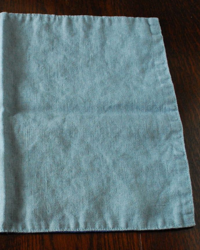 ダイニング雑貨　インテリア雑貨　リネン素材のおしゃれなインテリア雑貨、両面使えるランチョンマット（ロイヤルブルー×ライトブルー）　リネン素材のランチョンマットいろんな場所で便利に使えるランチョンマット。(n3-104)