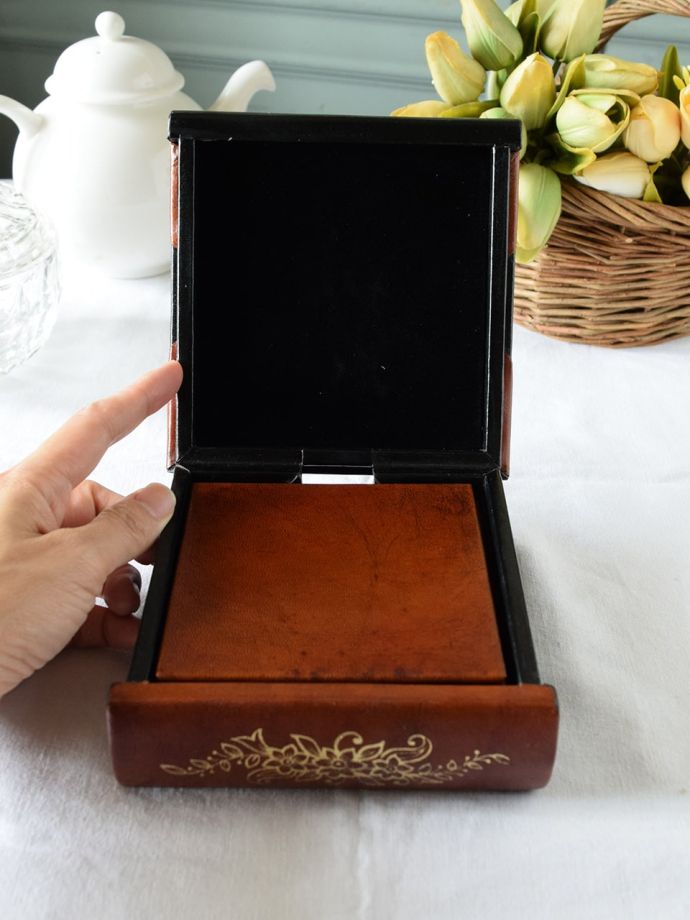 革張りのコースター