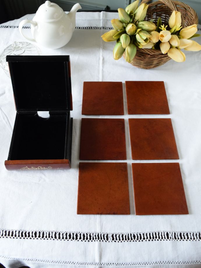 アンティーク風のコースターセット